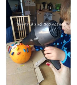 Concentración máxima con el secador. ¡¡Me la como!!!